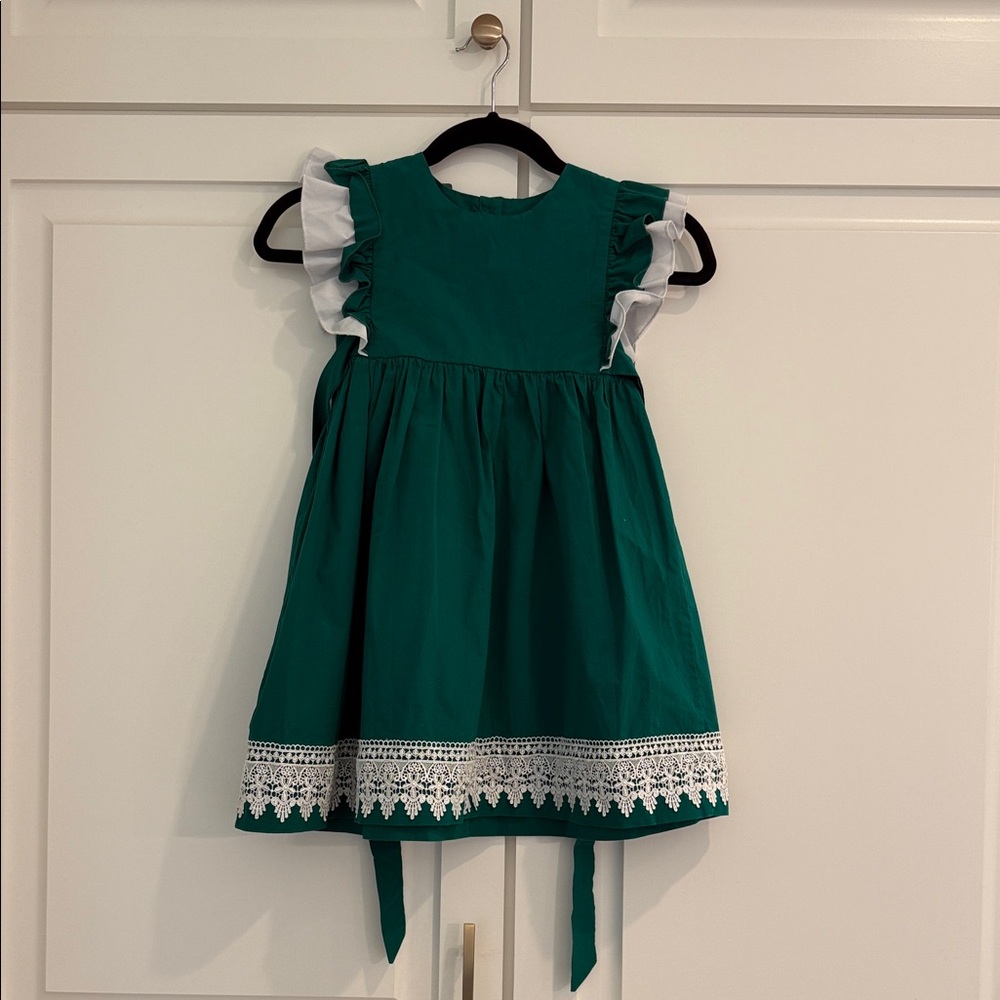 Elegant Green Kids Dress with Lace Detail